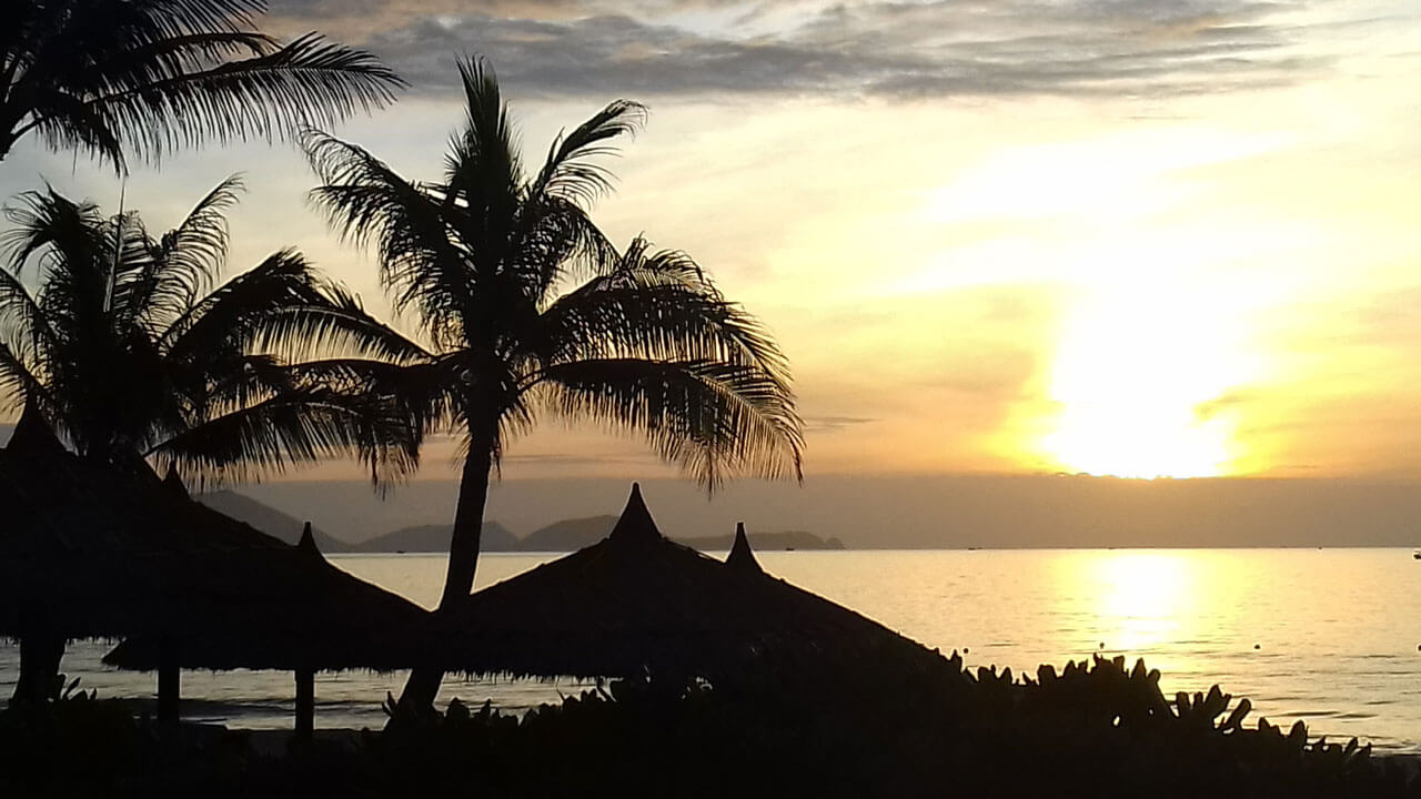 Закат на пляже Бай Дай Sunset on the Bai Dai beach