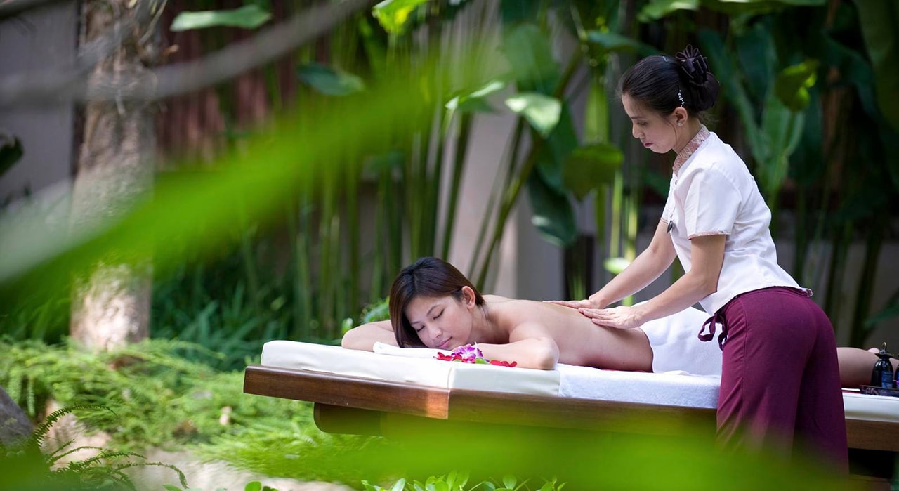 Work in the spa salon