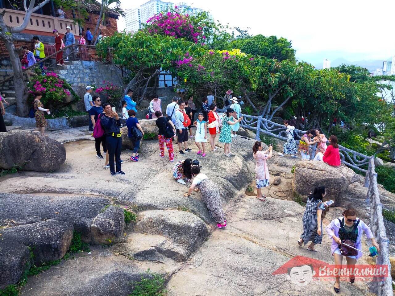 Китайские туристы на мысе Хон Чонг