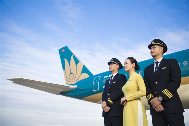 Пилоты и бортпроводник компании Vietnam AirLines